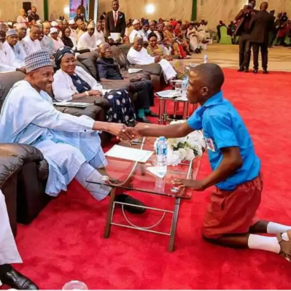 School Boy Meets President Buhari, Shakes Him While Kneeling Down (Photo)